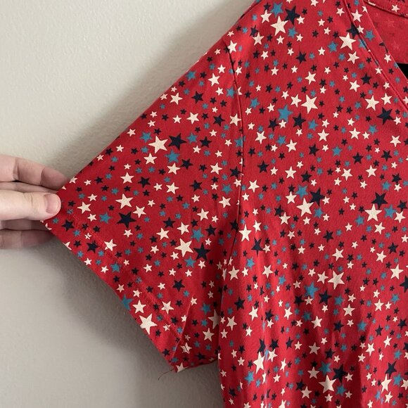 Lands' End Women SZ XL Red Allover Star V-Neck Short Sleeve Pullover Tee - Picture 4 of 8